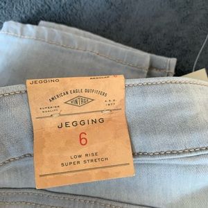 Jeans. American Eagle Outfitters jogging Size 6